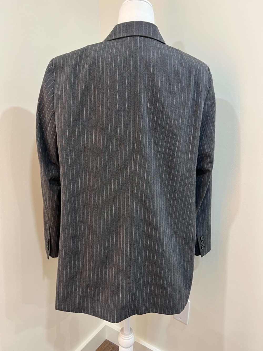 Maggie Barnes Grey Pinstripe Blazer NEW size 16W Pink/Purple Lining - Picture 4 of 5